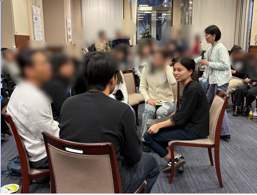 2025年12月27日(土)、RHEP*で大学および大学院に通う学生に向けて就職に関するセミナーを実施しました。 *RHEPとは・・・UNHCR難民高等教育プログラム（Refugee Higher Education Program – RHEP）は、社会経済的な理由で、日本の大学に通うことが困難な人のための奨学金制度です。